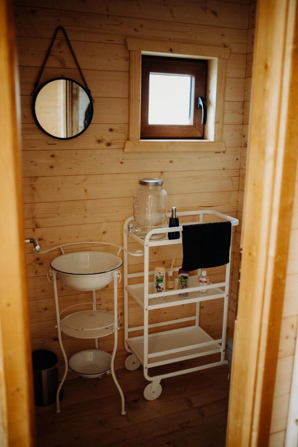 Treehome Tinyhouse Střítež エクステリア 写真